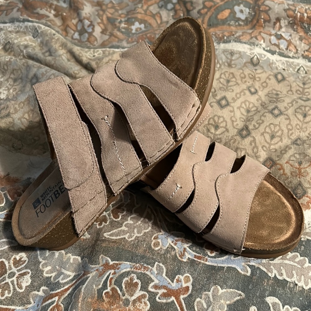 White mountain suede slides